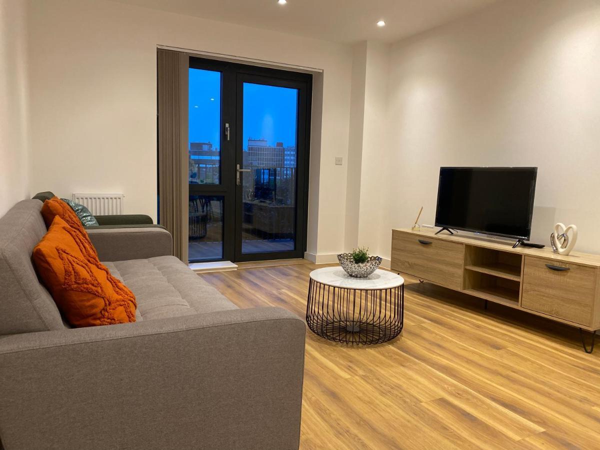 Triple T Homes Cosy 2 Bedroom Apartment With Balcony Ilford Exterior photo